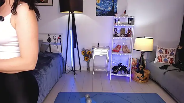 Snapshot of MissAliciaFD chatting on 10.29.25 MissAliciaFD online show from 10.29.25