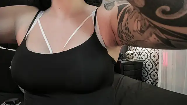 Adeelinee online show from 11.13.25