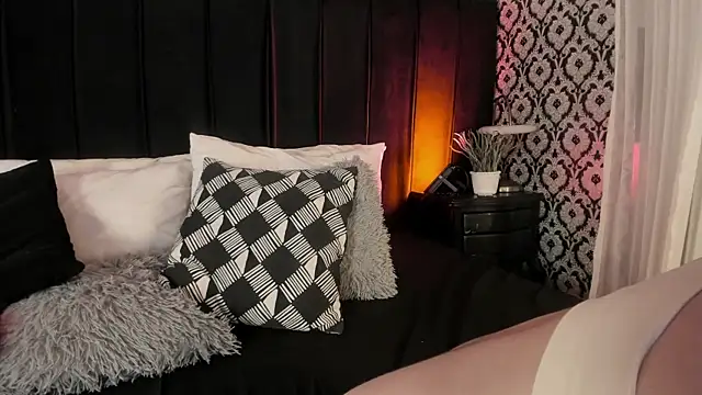 Adeelinee online show from 12.17.25