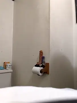 Snapshot of KinkyDesires chatting on 12.24.24 KinkyDesires online show from 12.24.24