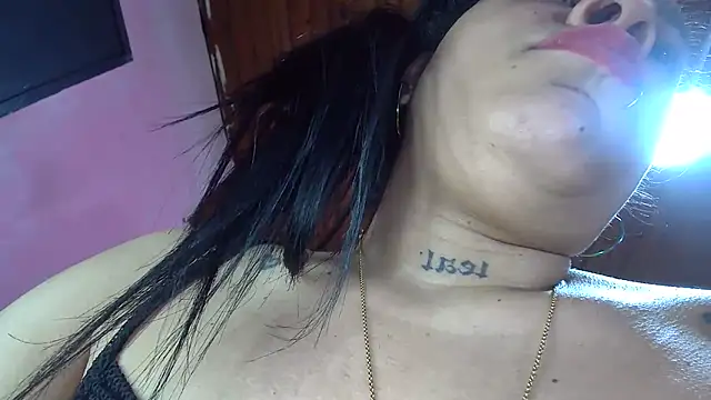 white sexy  online show from 02.13.25