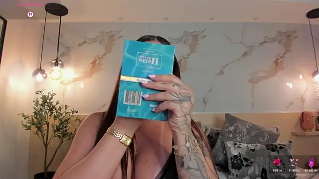 LeaThompson online show from 10.04.25