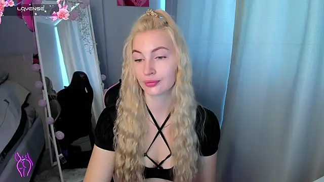 Snapshot of Kimmy_powell chatting on 06.15.26 Kimmy powell online show from 06.15.26
