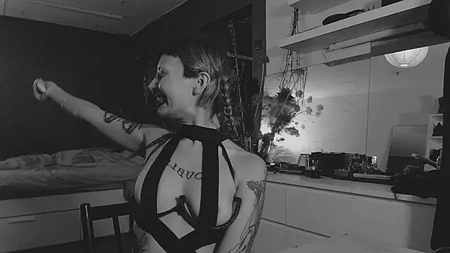 god x girl online show from 12.12.24