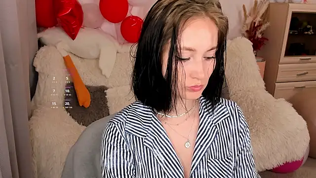 LisaMooore online show from 07.02.26