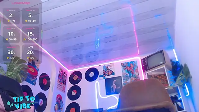 tamarafoxy  online show from 09.26.25