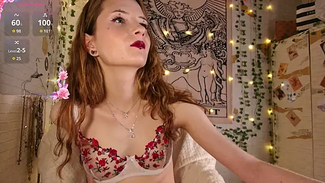 Snapshot of summerhazeee chatting on 11.08.25 summerhazeee online show from 11.08.25