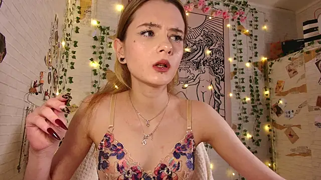 Snapshot of summerhazeee chatting on 02.03.26 summerhazeee online show from 02.03.26