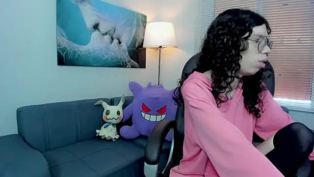 Snapshot of Angel_Dust18 chatting on 10.11.25 Angel Dust18 online show from 10.11.25