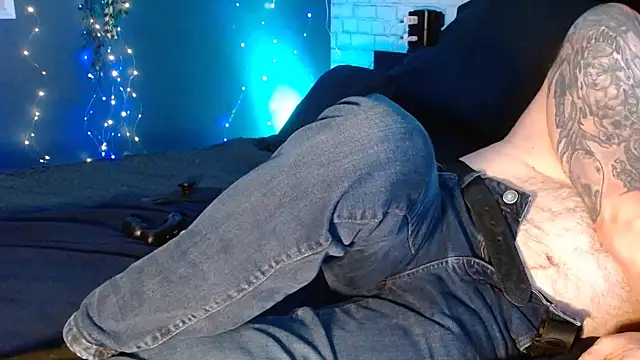 Snapshot of Krys_and_Steve chatting on 12.04.24 Krys and Steve online show from 12.04.24