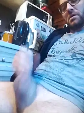 Snapshot of tomee83 chatting on 11.02.25 tomee83 online show from 11.02.25