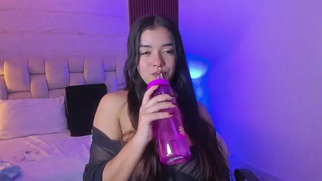 Snapshot of SophiaWylde chatting on 12.24.24 SophiaWylde online show from 12.24.24