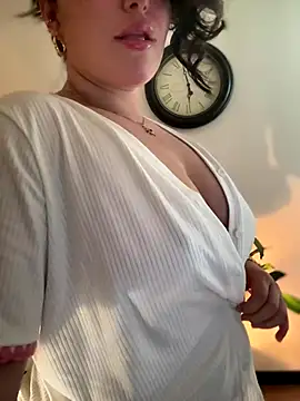 Snapshot of sukhakunis1 chatting on 10.26.25 sukhakunis1 online show from 10.26.25