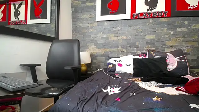 Snapshot of dayadubey_ chatting on 09.18.25 dayadubey online show from 09.18.25