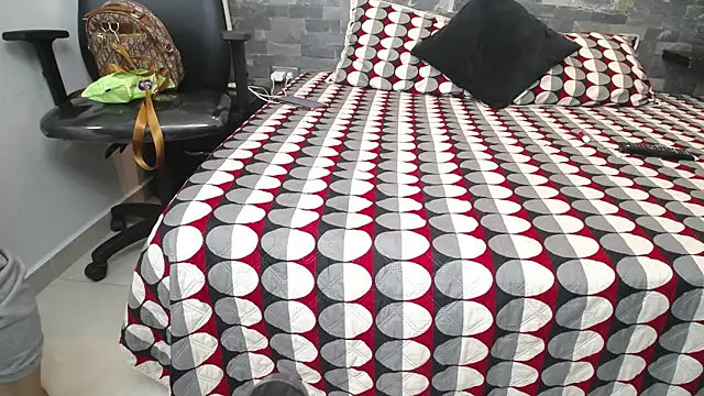 Snapshot of dayadubey_ chatting on 10.13.25 dayadubey online show from 10.13.25