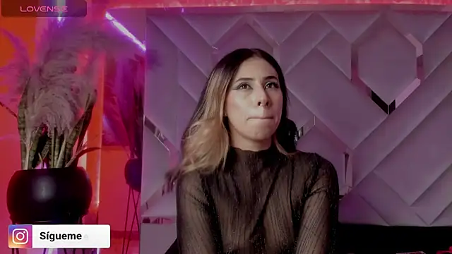 Sara Foxx1 online show from 12.18.25