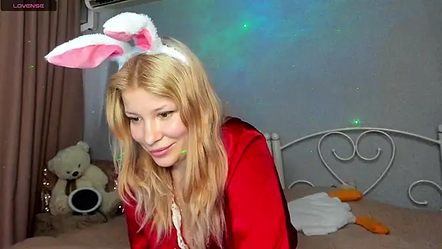 Snapshot of Leila_purr18 chatting on 12.13.24 Leila purr18 online show from 12.13.24
