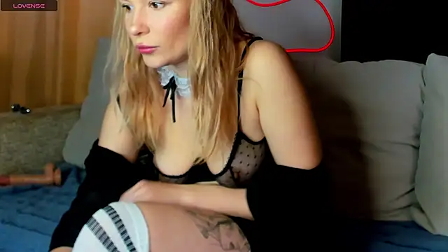 Snapshot of Leila_purr18 chatting on 02.22.25 Leila purr18 online show from 02.22.25