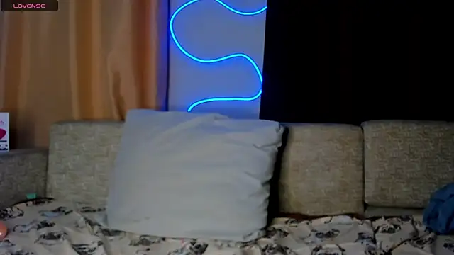 Snapshot of Leila_purr18 chatting on 02.25.25 Leila purr18 online show from 02.25.25