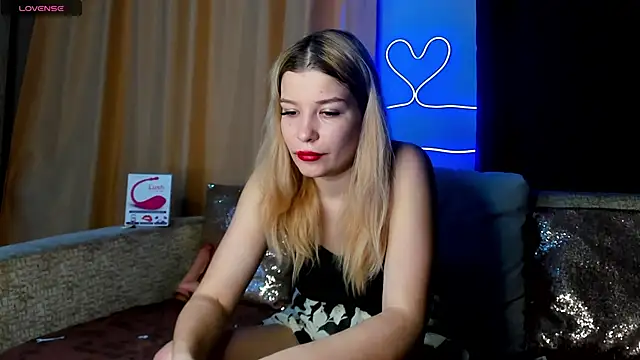 Snapshot of Leila_purr18 chatting on 03.18.25 Leila purr18 online show from 03.18.25