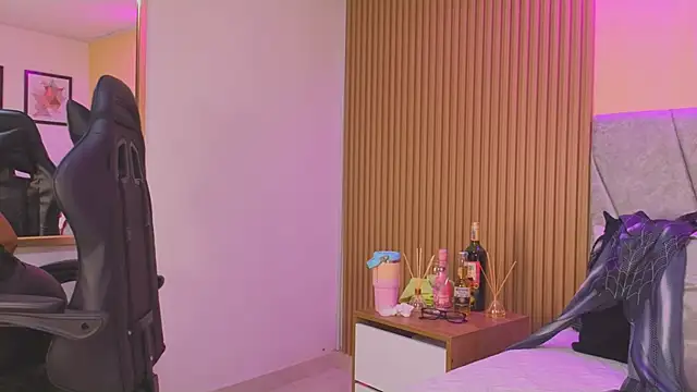 Dakota diaz  online show from 10.28.25