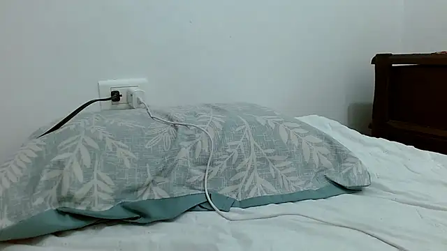 tomboyblue online show from 11.04.25