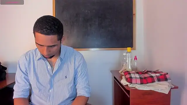 Snapshot of Paolo_johnson chatting on 03.04.25 Paolo johnson online show from 03.04.25