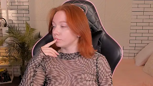 foxyMistrees online show from 12.04.24