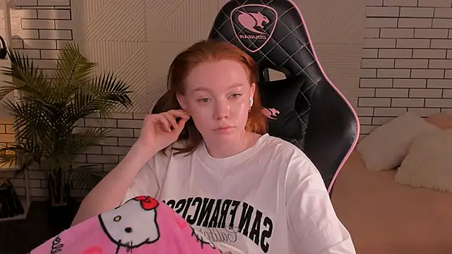foxyMistrees online show from 12.08.24