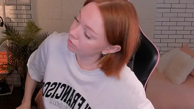 foxyMistrees online show from 12.12.24