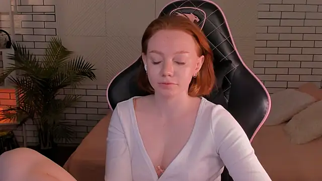 foxyMistrees online show from 12.18.24