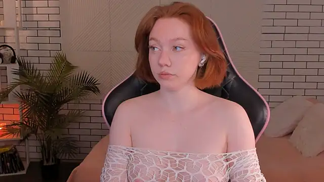 foxyMistrees online show from 12.19.24