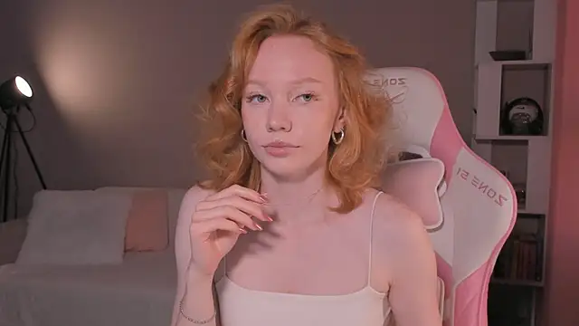 foxyMistrees online show from 09.15.25