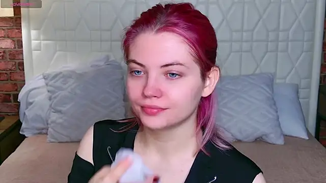 Lisa Adam online show from 10.07.25