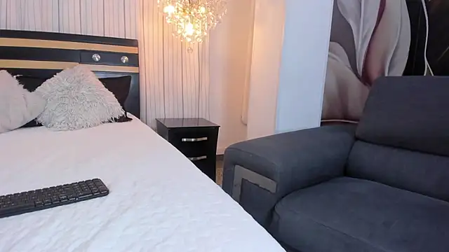 DahianaLincoln online show from 12.20.24