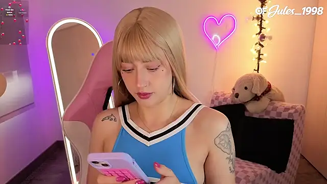 Snapshot of violet_ch chatting on 02.23.26 violet ch online show from 02.23.26