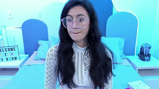 SophieGomez22 online show from 01.22.25