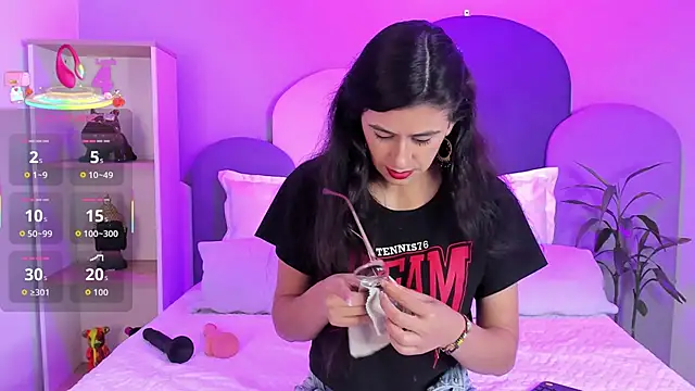 SophieGomez22 online show from 11.21.25