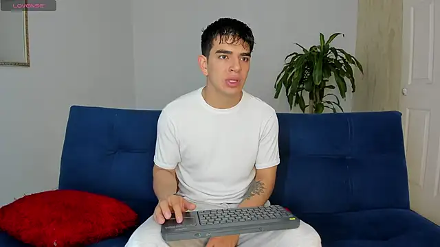 Ares Johnson online show from 10.27.25