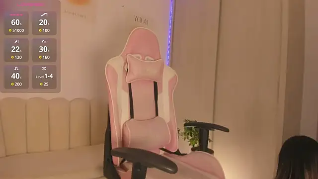 Snapshot of LittleSofia_ chatting on 12.10.24 LittleSofia online show from 12.10.24