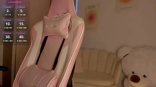 Snapshot of LittleSofia_ chatting on 12.22.24 LittleSofia online show from 12.22.24