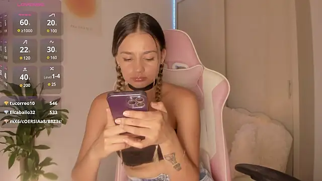 Snapshot of LittleSofia_ chatting on 12.22.24 LittleSofia online show from 12.22.24