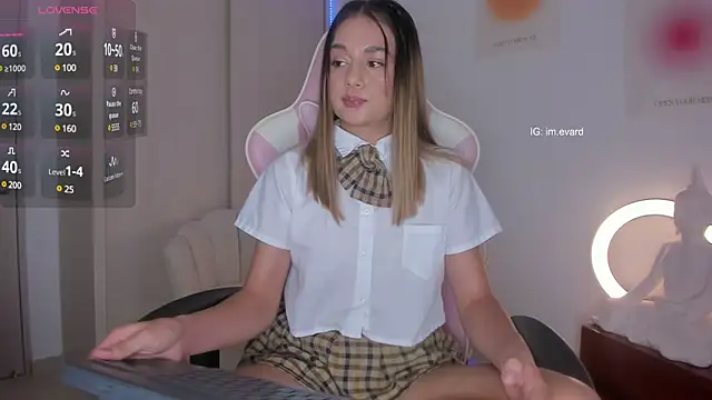 Snapshot of LittleSofia_ chatting on 01.31.25 LittleSofia online show from 01.31.25