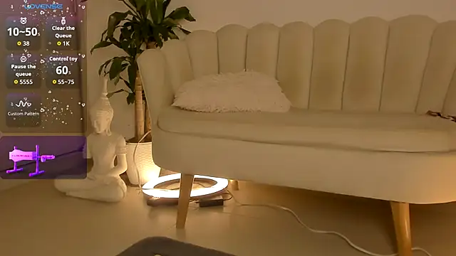 Snapshot of LittleSofia_ chatting on 09.13.25 LittleSofia online show from 09.13.25