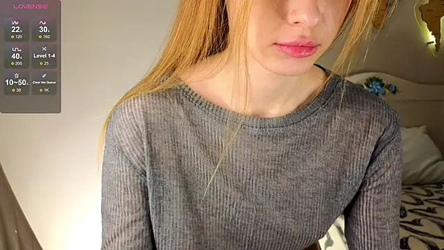 Snapshot of TaraSims chatting on 12.02.24 TaraSims online show from 12.02.24