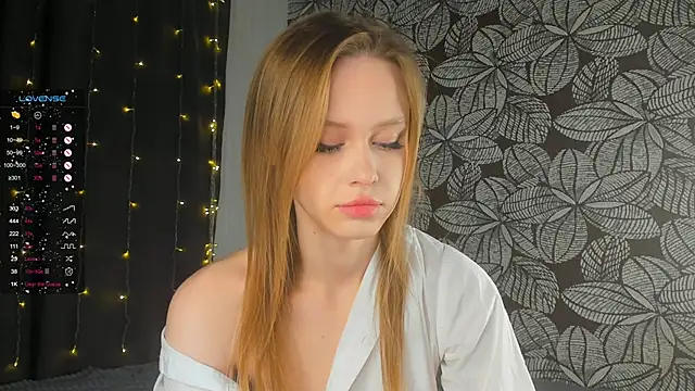 Snapshot of TaraSims chatting on 01.20.25 TaraSims online show from 01.20.25