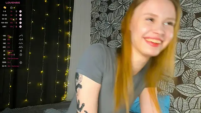 Snapshot of TaraSims chatting on 01.26.25 TaraSims online show from 01.26.25