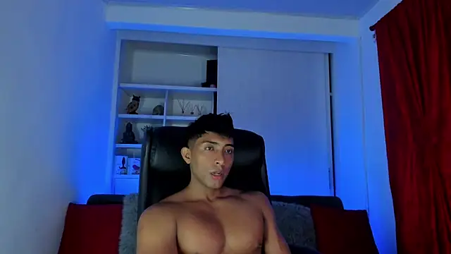 Snapshot of Couple_muscle1 chatting on 12.03.24 Couple muscle1 online show from 12.03.24
