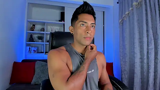 Snapshot of Couple_muscle1 chatting on 12.09.24 Couple muscle1 online show from 12.09.24