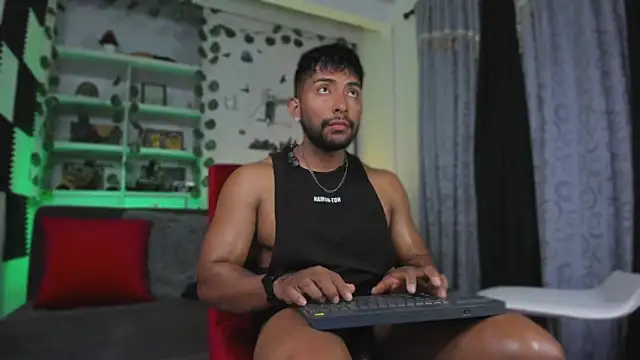 Couple muscle1 online show from 11.27.25